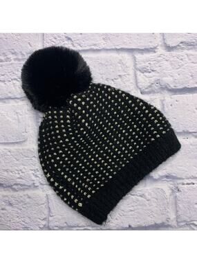 Tasha Pompom Beanie in Black